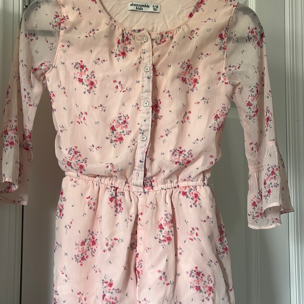 Girls romper, very cute and pink!